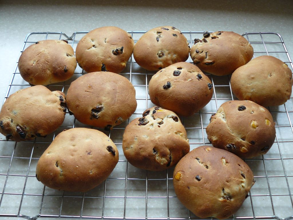 Hot cross buns.jpg